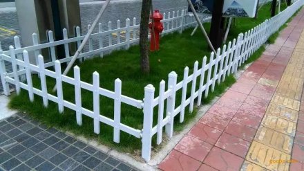 淺談PVC護(hù)欄帶給我們哪些好處有哪些？